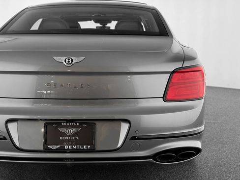 Used 2023 Bentley Flying Spur Azure image 48