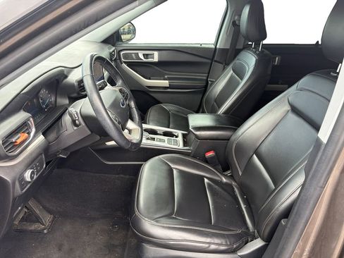 Used 2021 Ford Explorer XLT w/ Equipment Group 202A RWD image 11
