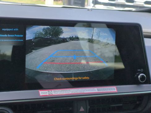 Used 2026 Toyota Prius Plug-In Hybrid FWD image 20