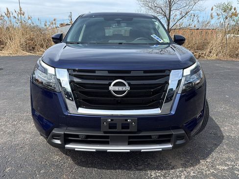 Used 2025 Nissan Pathfinder SL AWD/4WD image 17