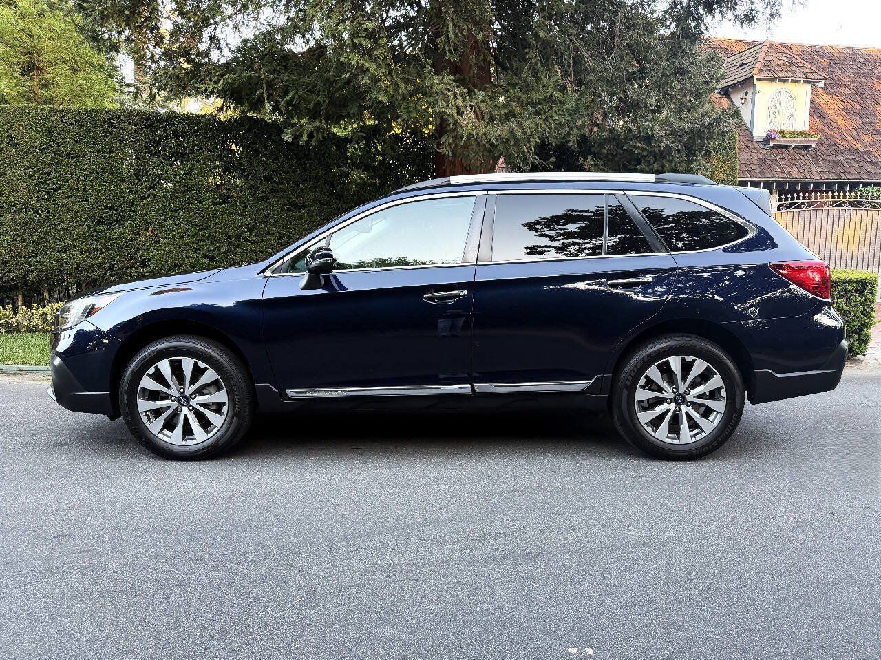 Used 2018 Subaru Outback 2.5i Touring AWD/4WD image 4
