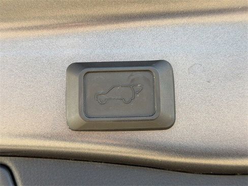 Used 2019 Toyota RAV4 XLE image 32