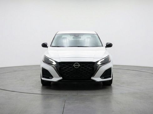 Used 2025 Nissan Altima 2.5 SV image 2