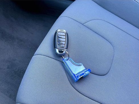 Used 2023 Hyundai Elantra SEL image 11