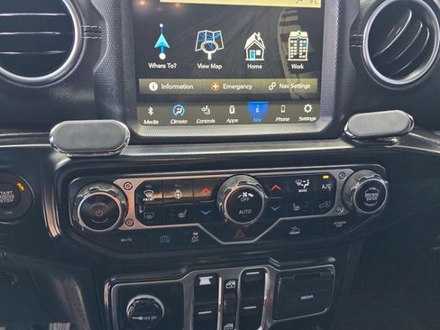 Used 2021 Jeep Wrangler Unlimited Sahara w/ Cold Weather Group AWD/4WD image 17