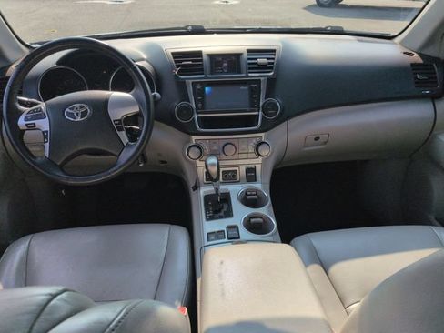 Used 2013 Toyota Highlander SE AWD/4WD image 29