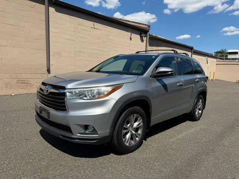Used 2015 Toyota Highlander XLE AWD/4WD image 3