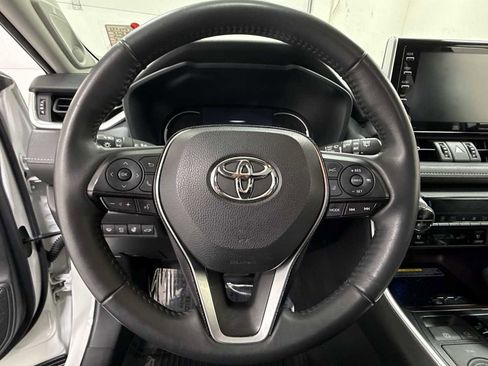 Used 2020 Toyota RAV4 Limited image 16