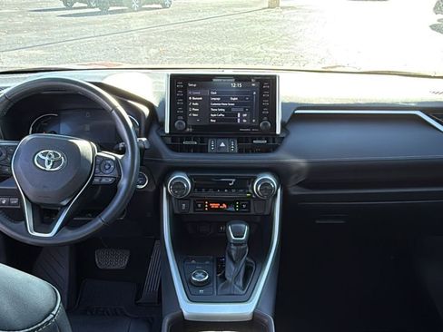 Used 2019 Toyota RAV4 Limited image 32