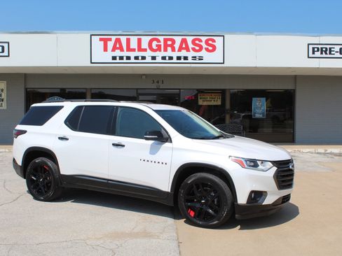 Used 2021 Chevrolet Traverse Premier w/ Redline Edition image 2