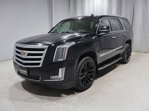 Used 2017 Cadillac Escalade Luxury AWD/4WD image 7