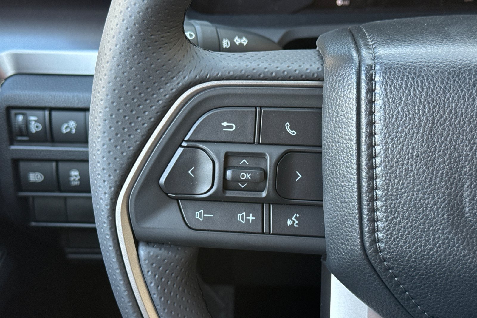 New 2026 Toyota 4Runner SR5 AWD/4WD image 28