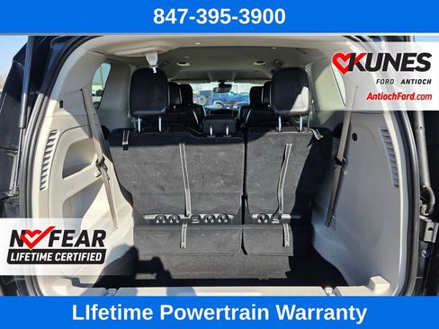 Used 2024 Chrysler Pacifica Touring-L FWD image 35
