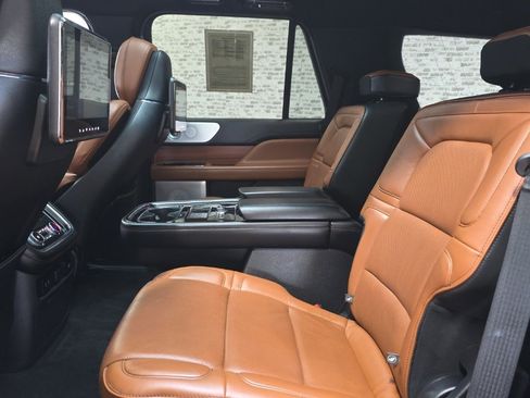 Used 2019 Lincoln Navigator Reserve image 23