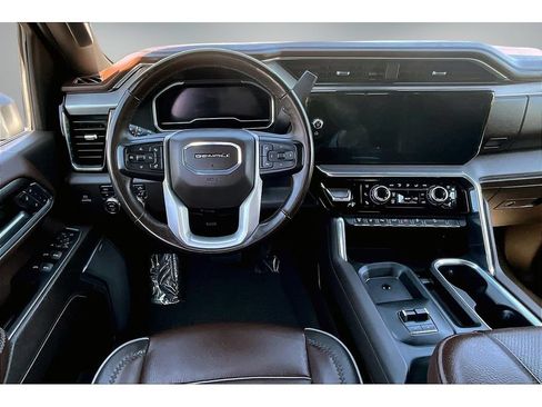 Used 2024 GMC Sierra 2500 Denali w/ Denali Reserve Package AWD/4WD image 9