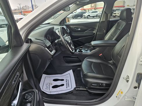 Used 2024 GMC Terrain SLT image 17