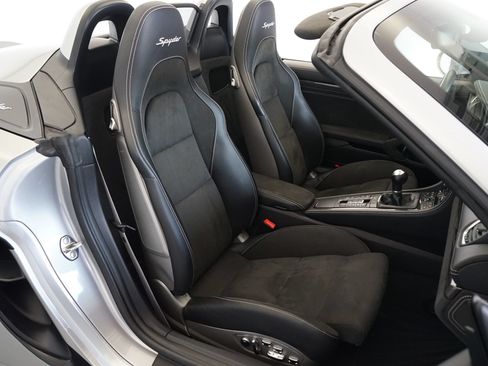 Used 2021 Porsche 718 Boxster Spyder RWD image 10