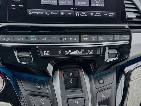 Used 2025 Honda Odyssey Touring image 12