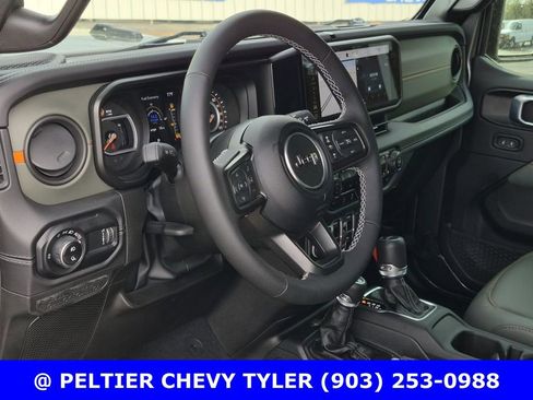 Used 2025 Jeep Gladiator Mojave image 30