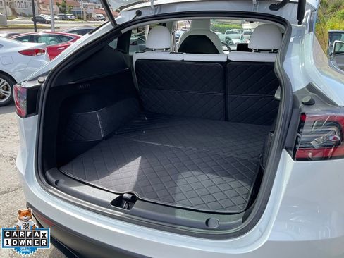 Used 2023 Tesla Model Y Performance image 8