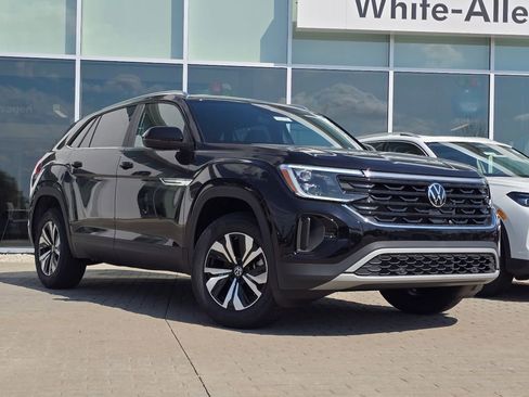 New 2026 Volkswagen Atlas Cross Sport SE AWD/4WD image 2