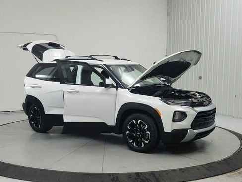 Used 2021 Chevrolet TrailBlazer LT w/ Convenience Package FWD image 9