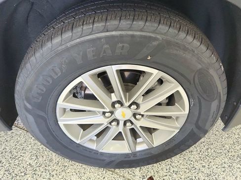 Used 2023 Chevrolet Traverse LT FWD image 31
