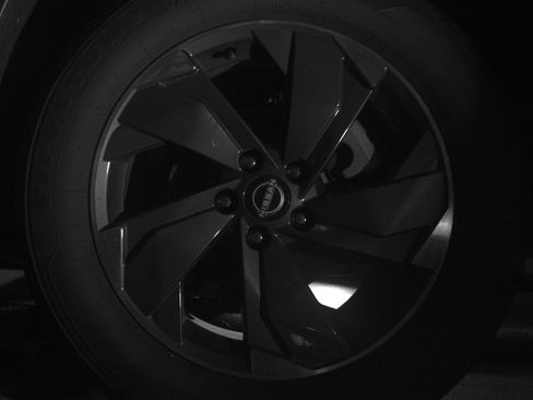 Used 2025 Nissan Rogue SV image 14