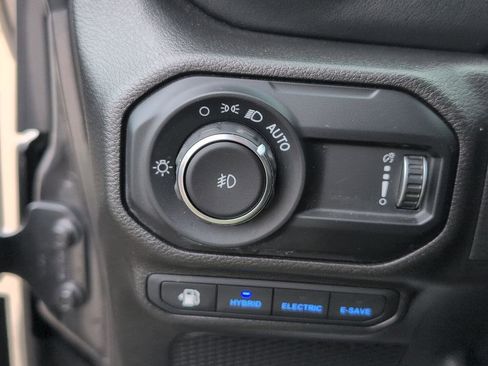 Used 2023 Jeep Wrangler Sahara w/ Cold Weather Group image 23