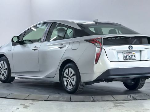 Used 2018 Toyota Prius Two image 6