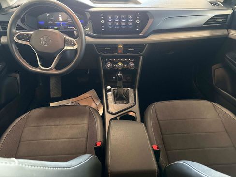 Certified 2024 Volkswagen Taos SE image 17