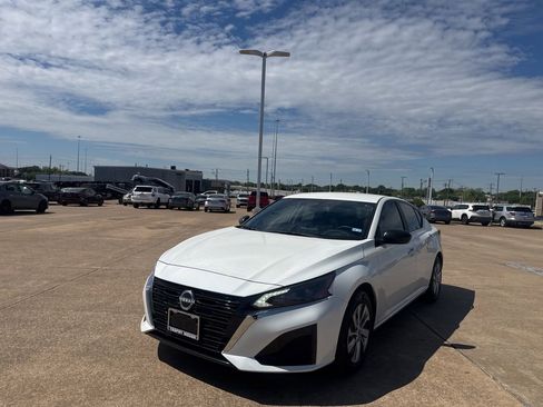 Certified 2025 Nissan Altima 2.5 S image 7