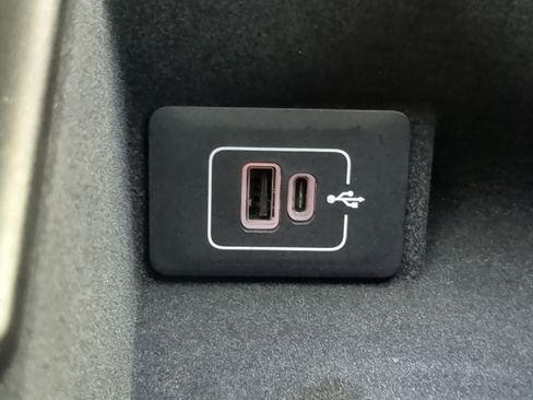 Used 2025 Maserati Grecale Modena image 55