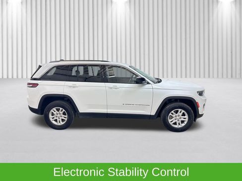 Used 2023 Jeep Grand Cherokee Laredo image 5