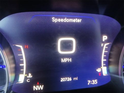 Used 2024 Chrysler Pacifica Touring-L image 19