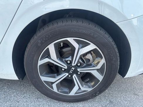 Used 2020 Kia Forte LXS FWD image 10