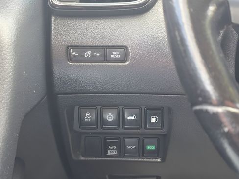 Used 2020 Nissan Rogue SV image 23