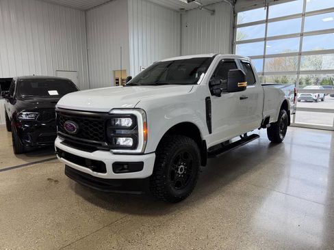 Used 2023 Ford F250 XL w/ STX Appearance Package AWD/4WD image 2
