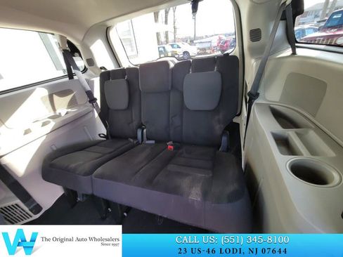 Used 2019 Dodge Grand Caravan SE w/ UConnect Hands-Free Group image 16