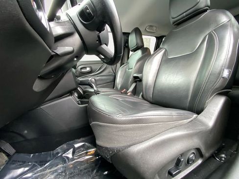 Used 2018 Jeep Renegade Limited w/ UConnect 8.4 Nav Group image 9