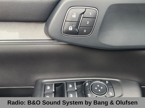 Used 2024 Ford Ranger Lariat w/ FX4 Off-Road Package image 9