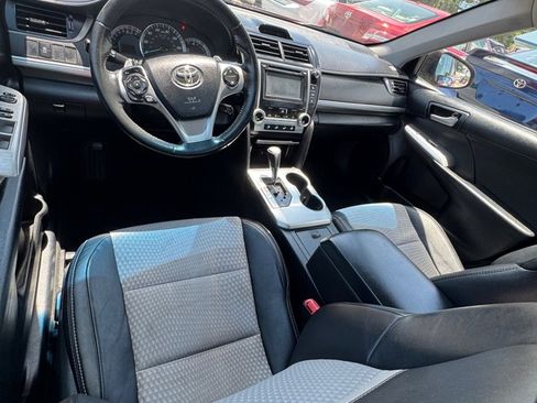 Used 2014 Toyota Camry SE FWD image 10