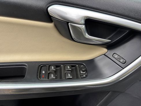 Used 2017 Volvo S60 T5 Dynamic w/ Vision Package image 17