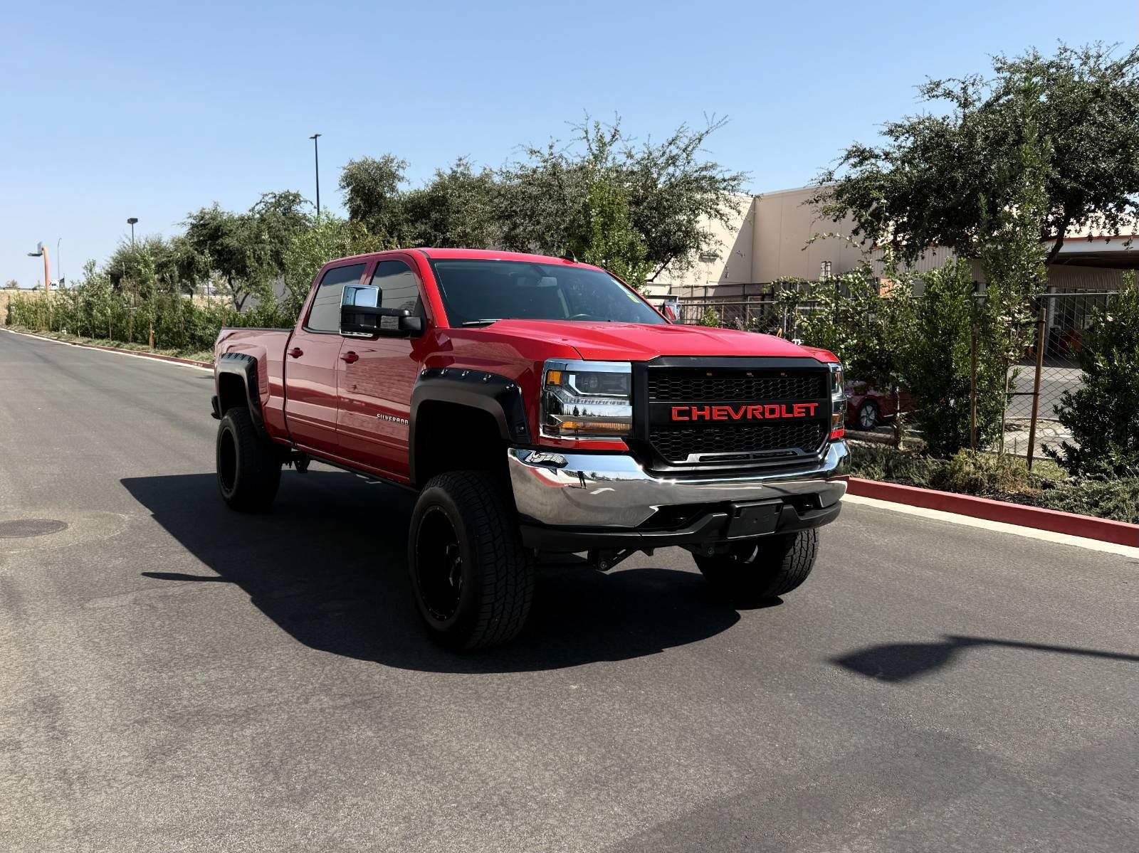 Used 2017 Chevrolet Silverado 1500 LT AWD/4WD image 3