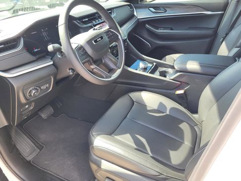 New 2025 Jeep Grand Cherokee Limited w/ Luxury Tech Group II image 14