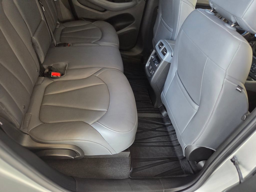 Used 2019 Buick Envision Essence FWD image 28