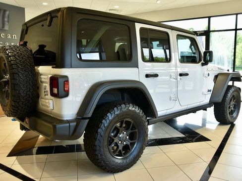 Used 2024 Jeep Wrangler Unlimited AWD/4WD image 6