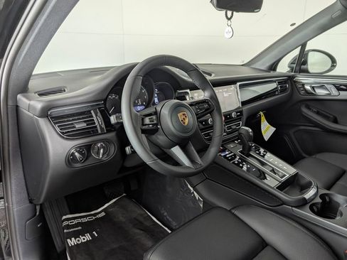 New 2026 Porsche Macan image 4