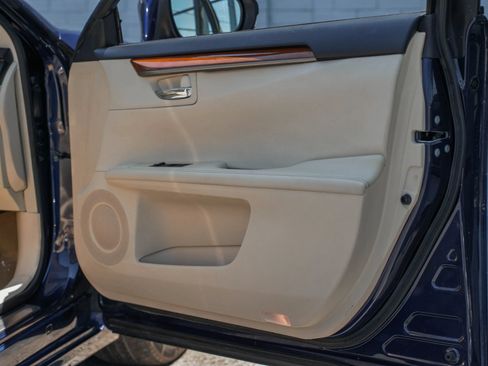 Used 2015 Lexus ES 300h w/ Navigation System Package FWD image 24