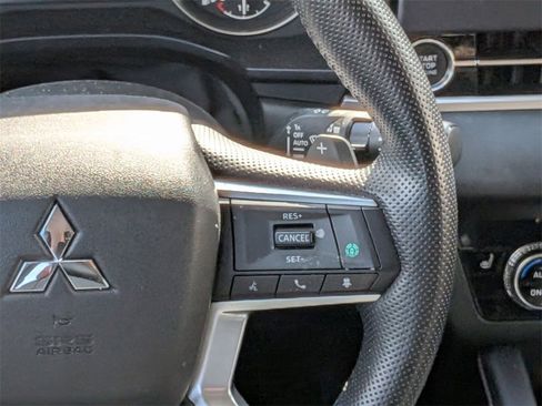 Used 2024 Mitsubishi Outlander SE image 23